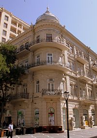 Nizami street building, Baku.jpg