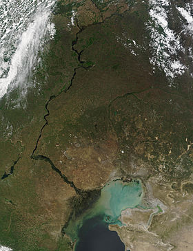 Спутниковая фотография нижней части Волги, Прикаспийской низменности и северной части Каспийского моря