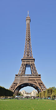 Paris - Eiffelturm - frontal vom Marsfeld.jpg