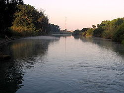 Река Хадера, вид к западу от израильского прибрежного шоссе