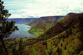 Район вулкана Тоба и одноимённое озеро.