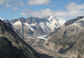 Нижний Арский ледник при слиянии ледников Финстераар и Лаутераар