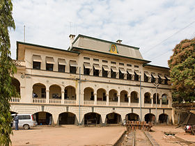 Kigoma Bahnhof Geleiseseitig.jpg