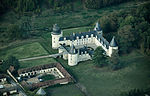 Le Gue-Pean castle, aerial view.jpg