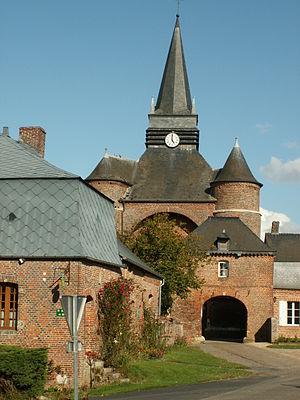 Parfondeval - eglise fortifiee.jpg