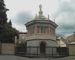 Baptisterium (Bergamo).jpg