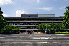 Главное здание Токийского отделения (1954, арх. Ёдзи Ватанабэ)