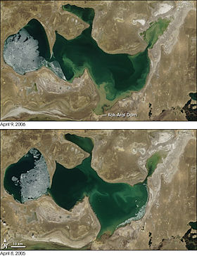 Снимки Северного Арала до (снизу) и после (сверху) возведения Кокаральской плотины